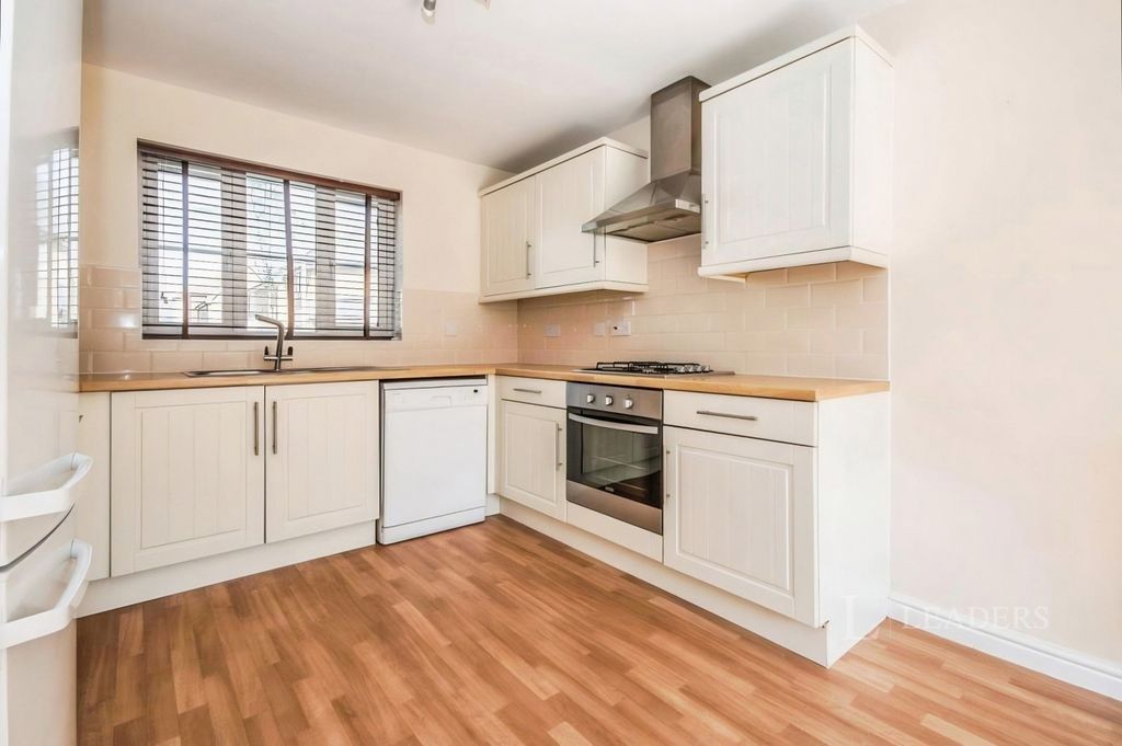 Property photo 2 of 10 Kitchen