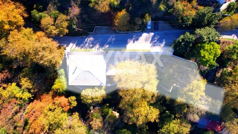 Property photo 2 of 50