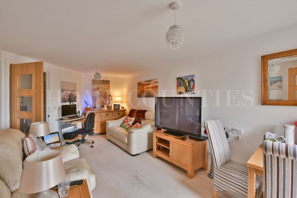Property photo 3 of 11