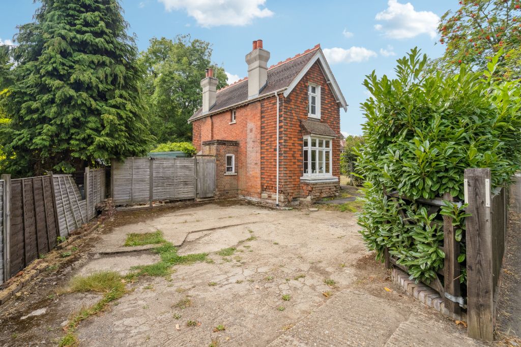 Property photo 3 of 12