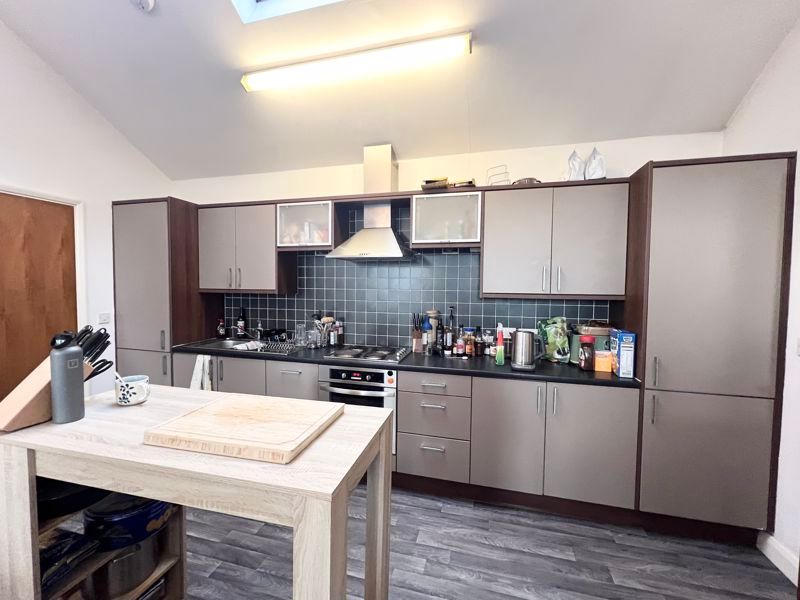 Property photo 3 of 8 Photo 6