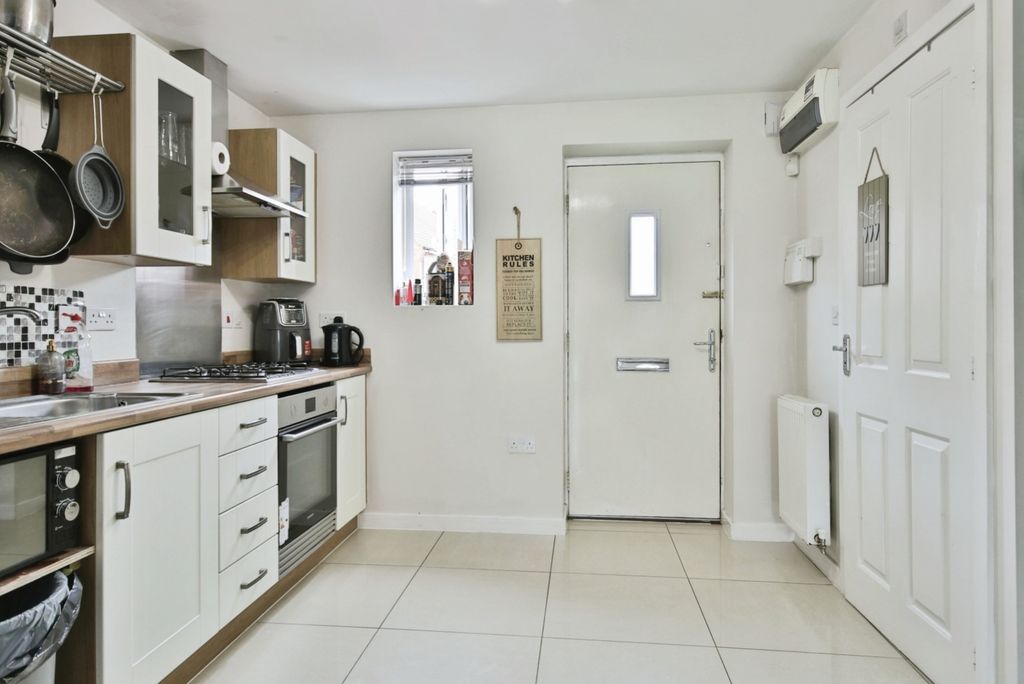Property photo 2 of 10 4285813