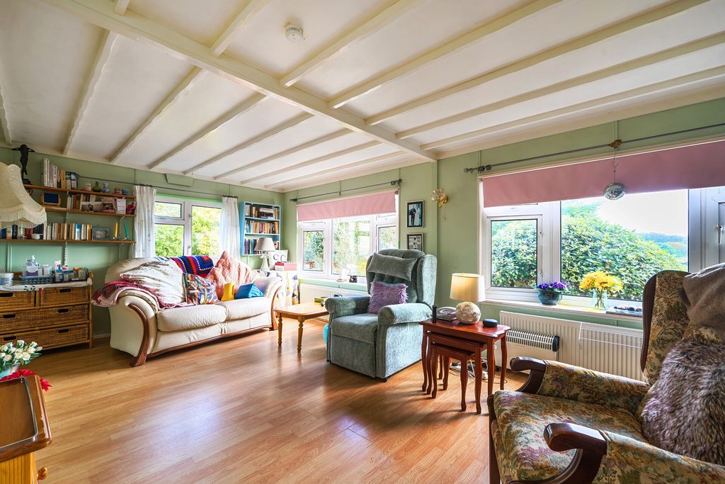 Property photo 3 of 11 17-6Ad7363993520-...