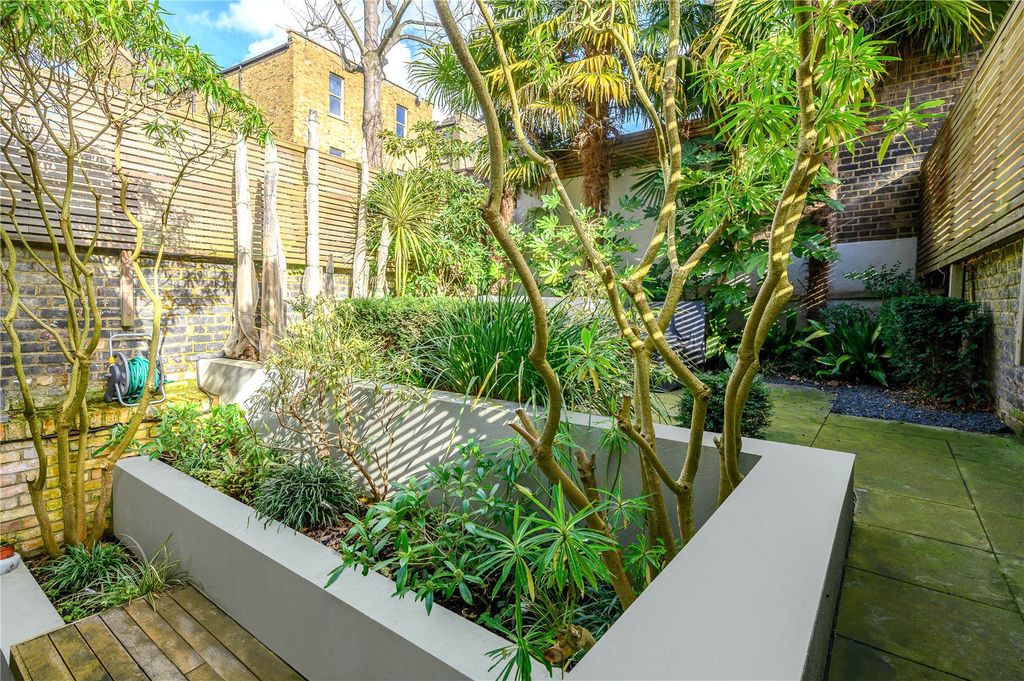 Property photo 3 of 16 Garden