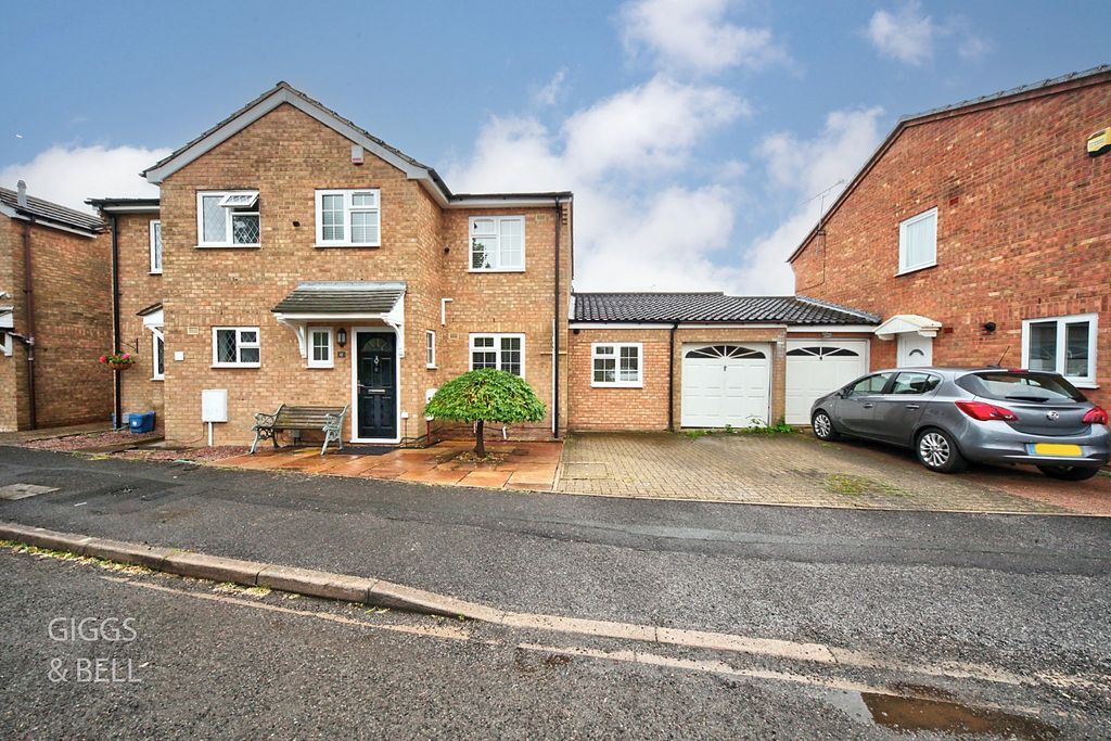 Property photo 1 of 25 4577490