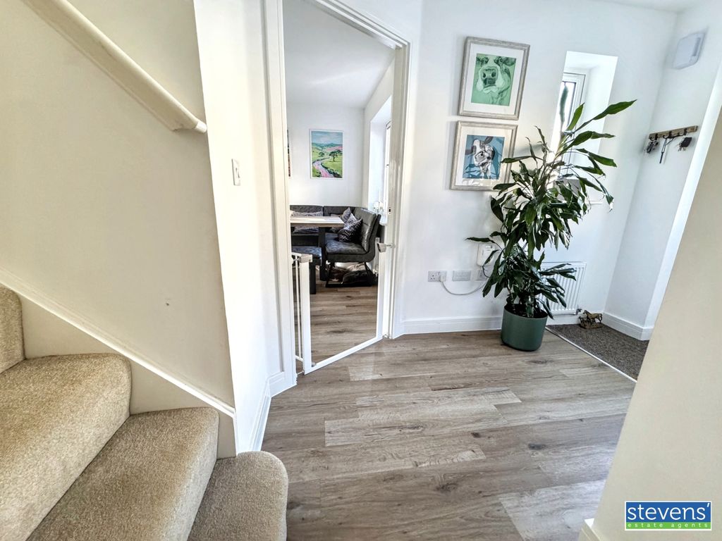 Property photo 3 of 19 Image00012