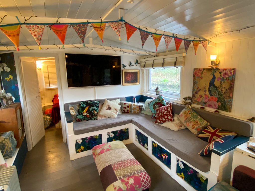 Property photo 2 of 10 Lounge 1