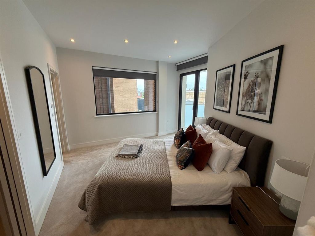 Property photo 3 of 10 Davidson Frost-Wellings, Dfw Finchley Road, Master