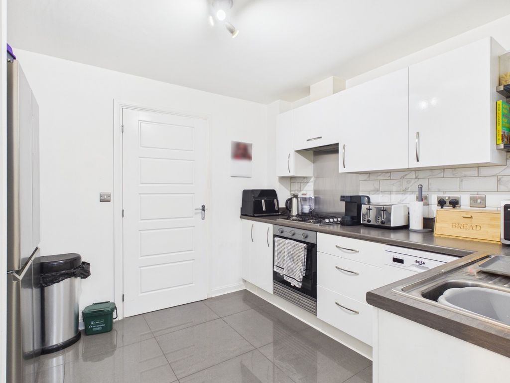 Property photo 3 of 17 4865357