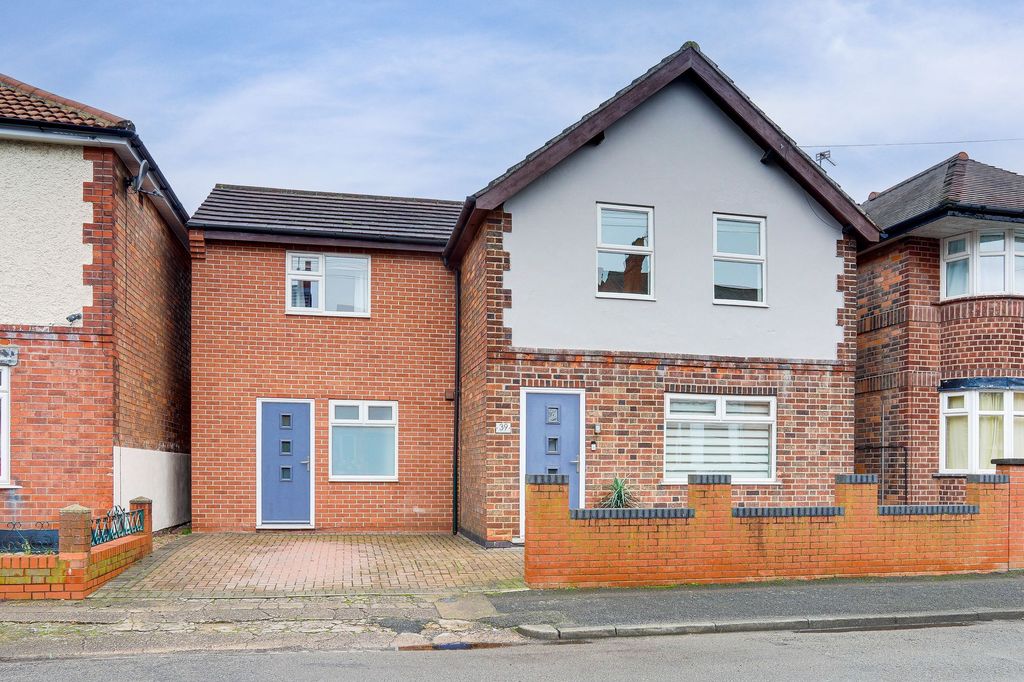 Property photo 1 of 32