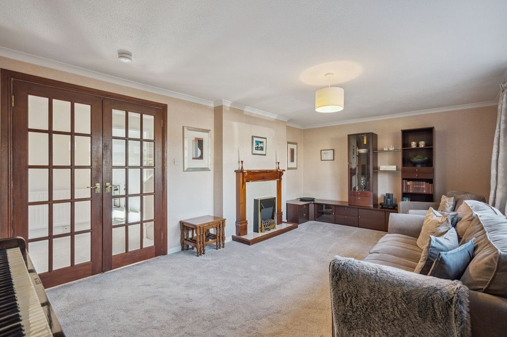 Property photo 2 of 28