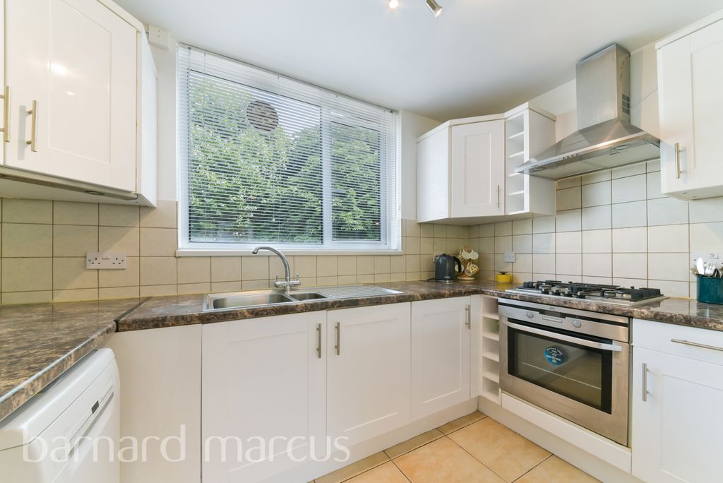 Property photo 1 of 7 Kitchen