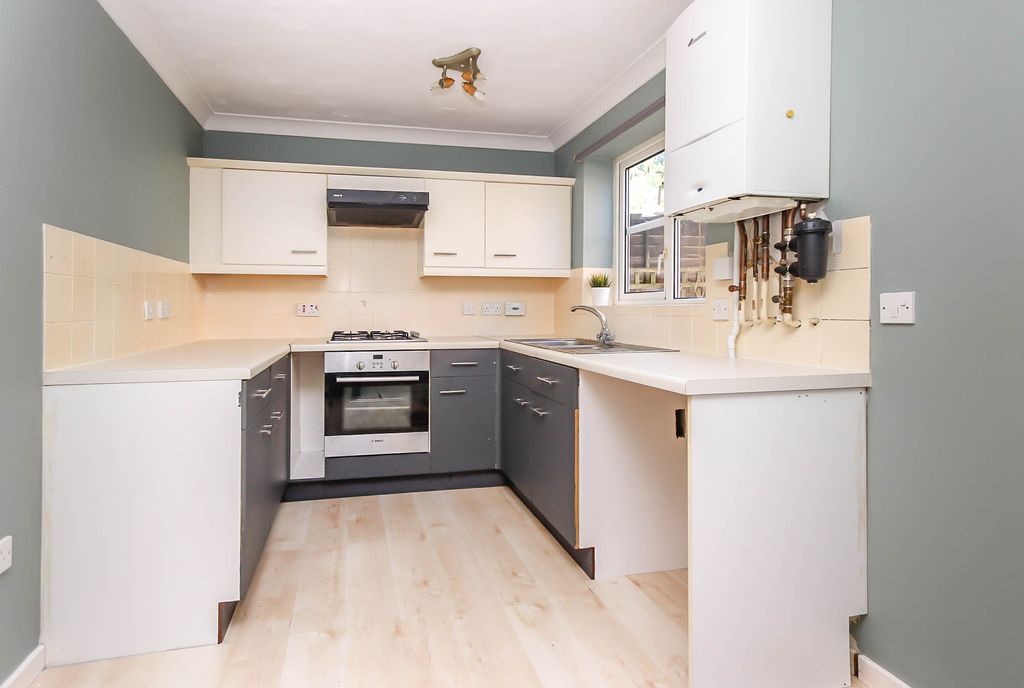 Property photo 3 of 8 Kitchen
