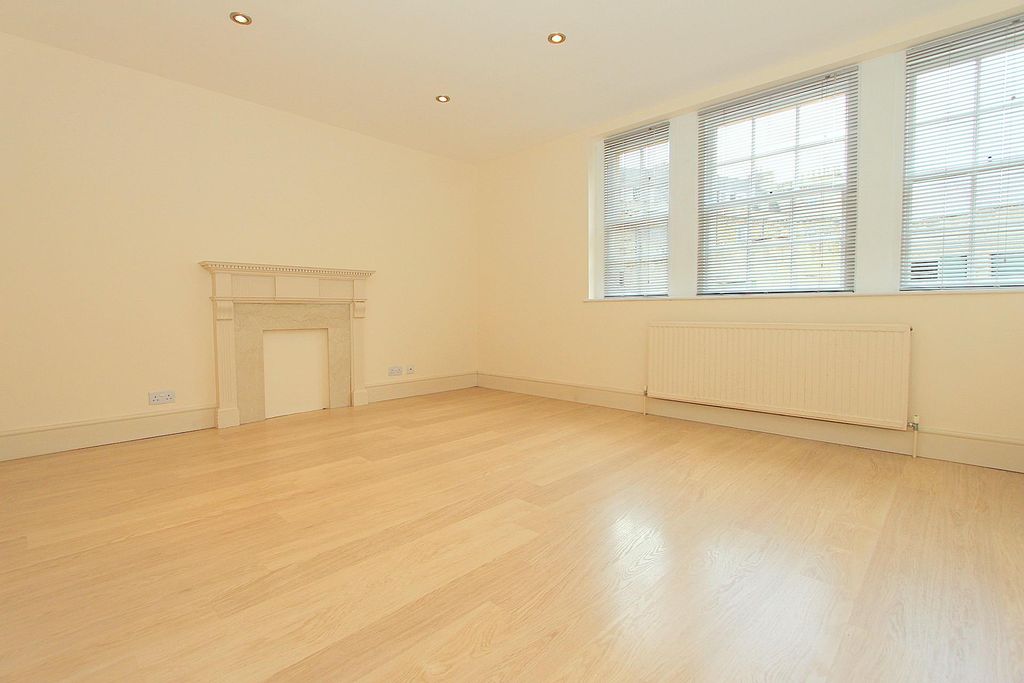 Property photo 2 of 5 Living Room