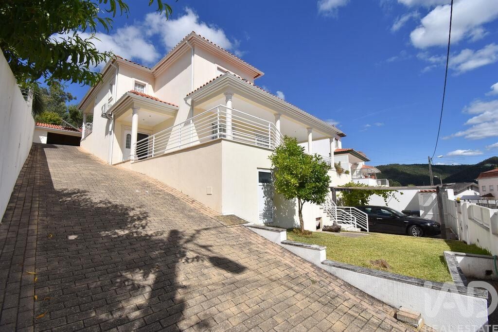 Property photo 3 of 36