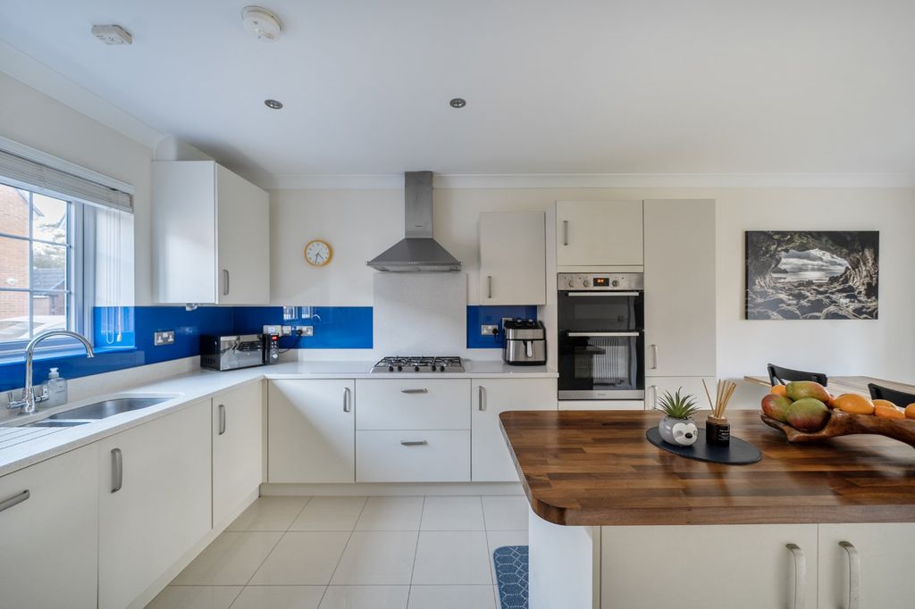 Property photo 2 of 18 Kitchen/Dining Room