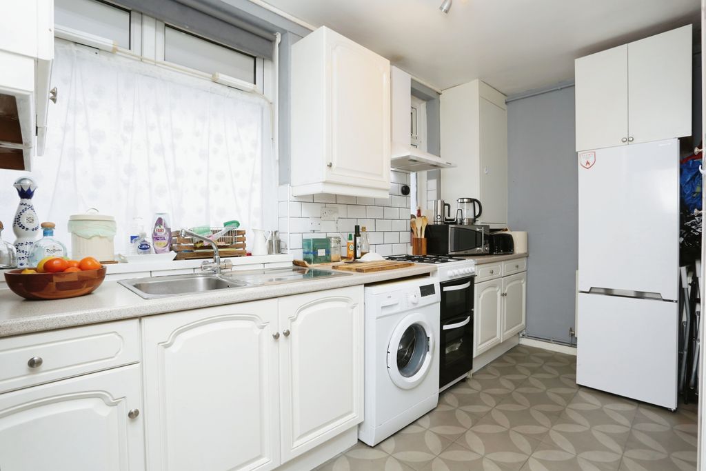 Property photo 2 of 14 Kitchen