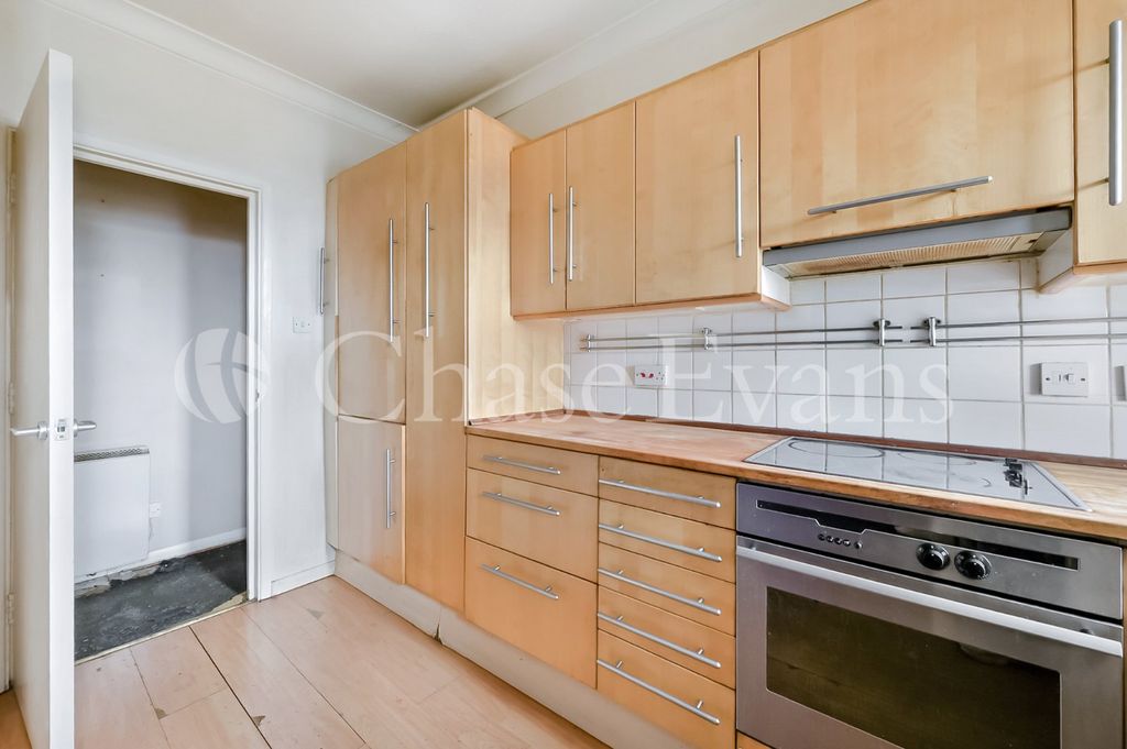 Property photo 2 of 11 Kitchen
