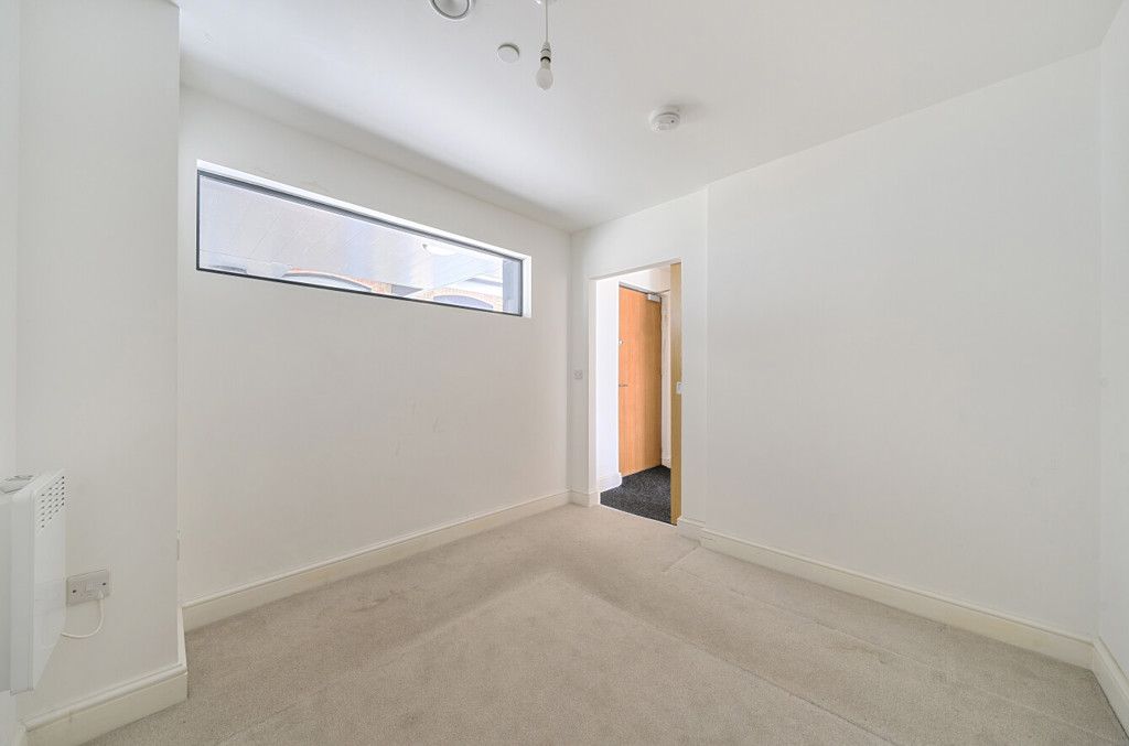 Property photo 3 of 10 1-69E0120981318-1...