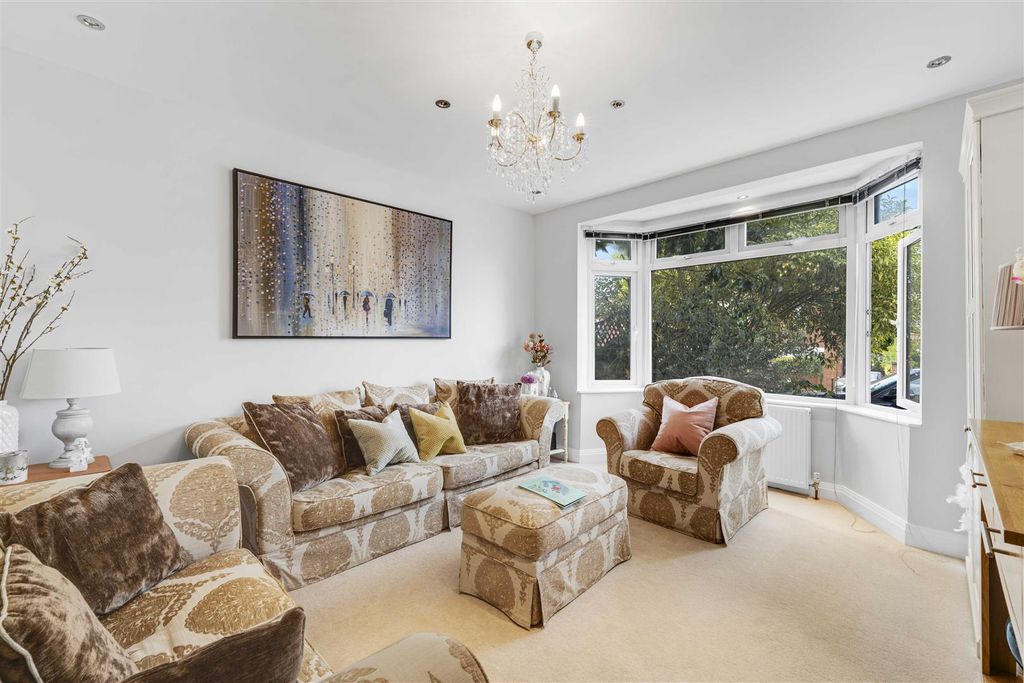 Property photo 2 of 46 41 Wood Lane, Isleworth Tw7 5Ef-19.Jpg