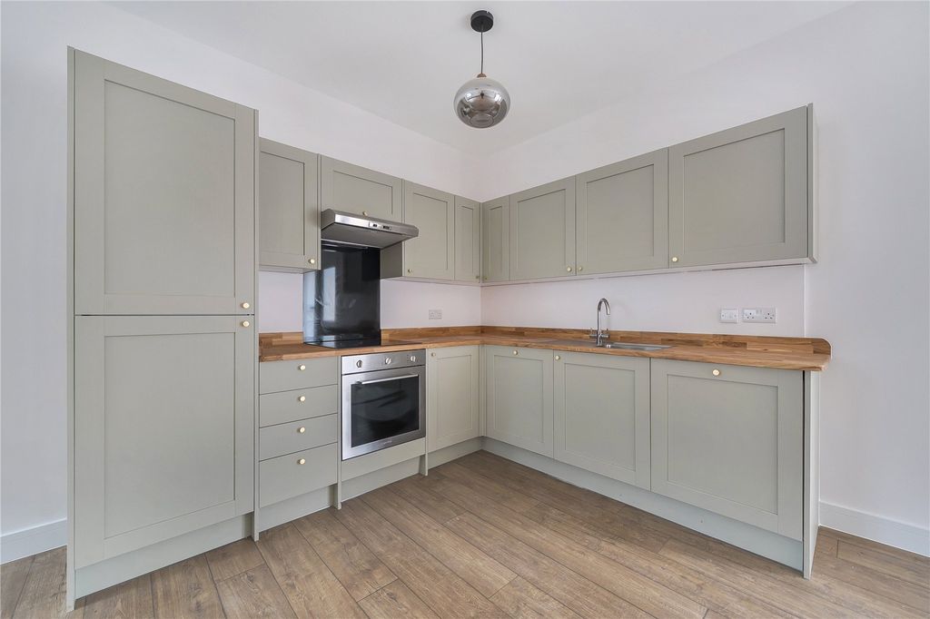 Property photo 2 of 11 Kitchen