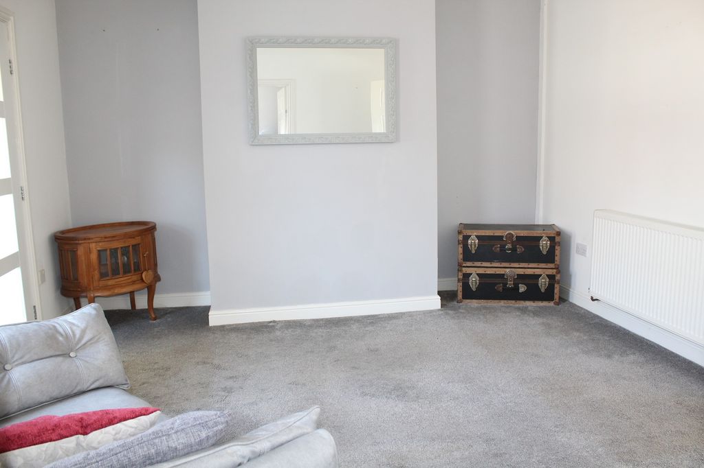Property photo 2 of 12 Lounge