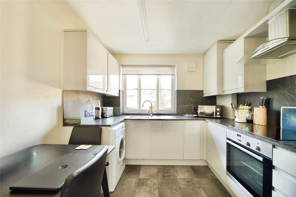 Property photo 3 of 17 Picture No. 23