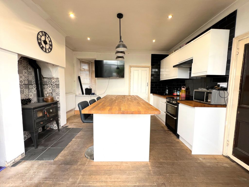 Property photo 2 of 13 Kitchen