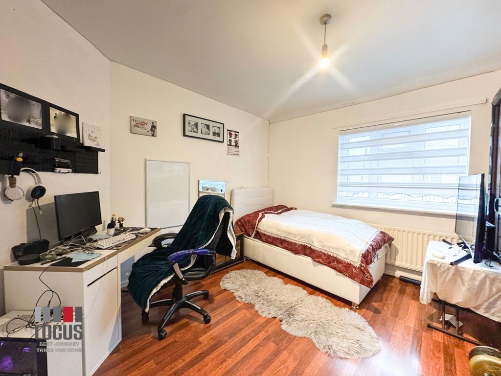 Property photo 3 of 9 Photo 5