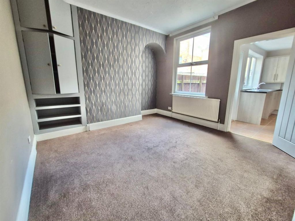 Property photo 3 of 11 Dining Room
