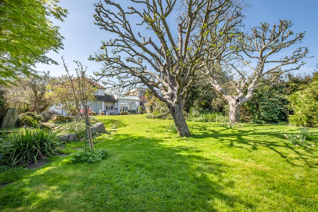 Property photo 2 of 5