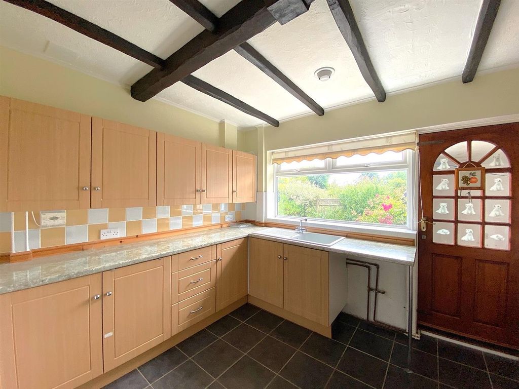 Property photo 2 of 17 14 Ravens Close - Kitchen2.Jpg