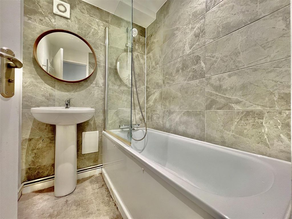 Property photo 2 of 9 Family Bathroom