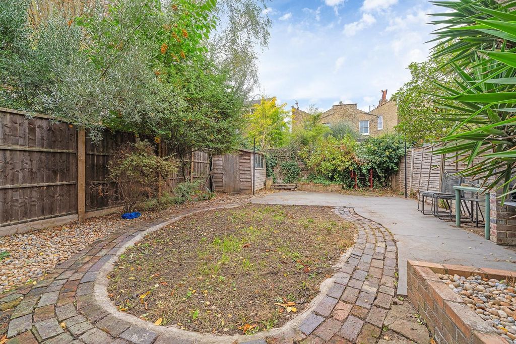 Property photo 3 of 14 Garden (2).Jpg