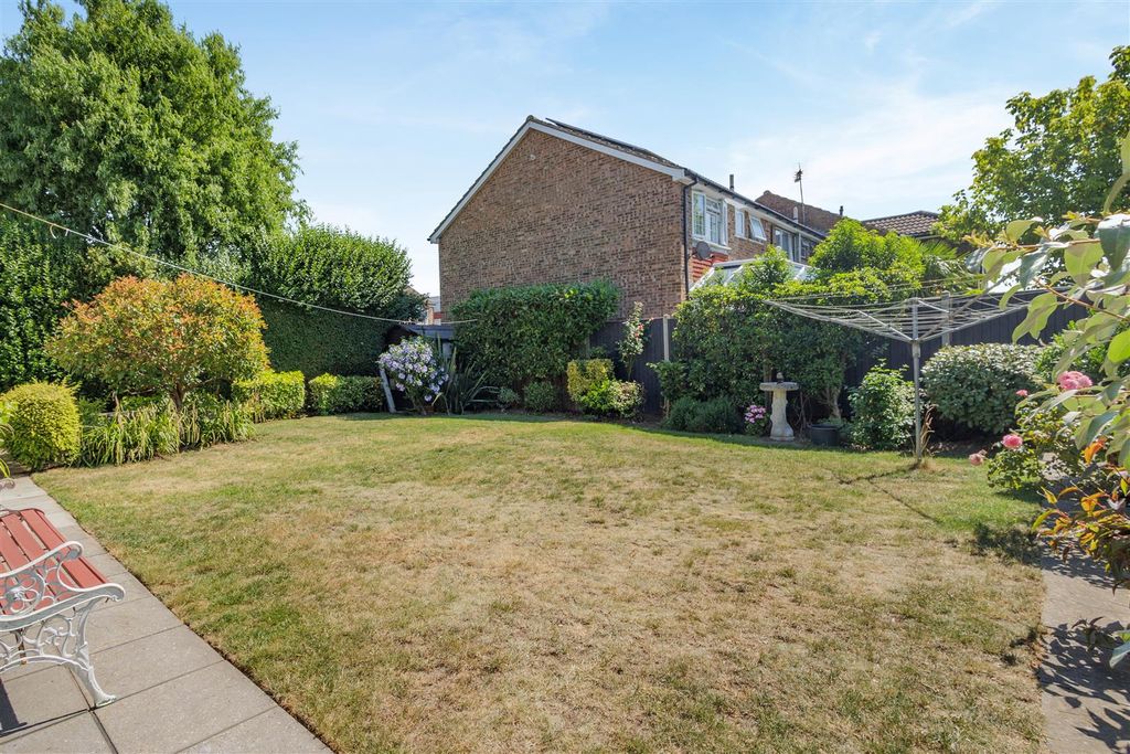 Property photo 2 of 26 8698236-Exterior10.Jpg
