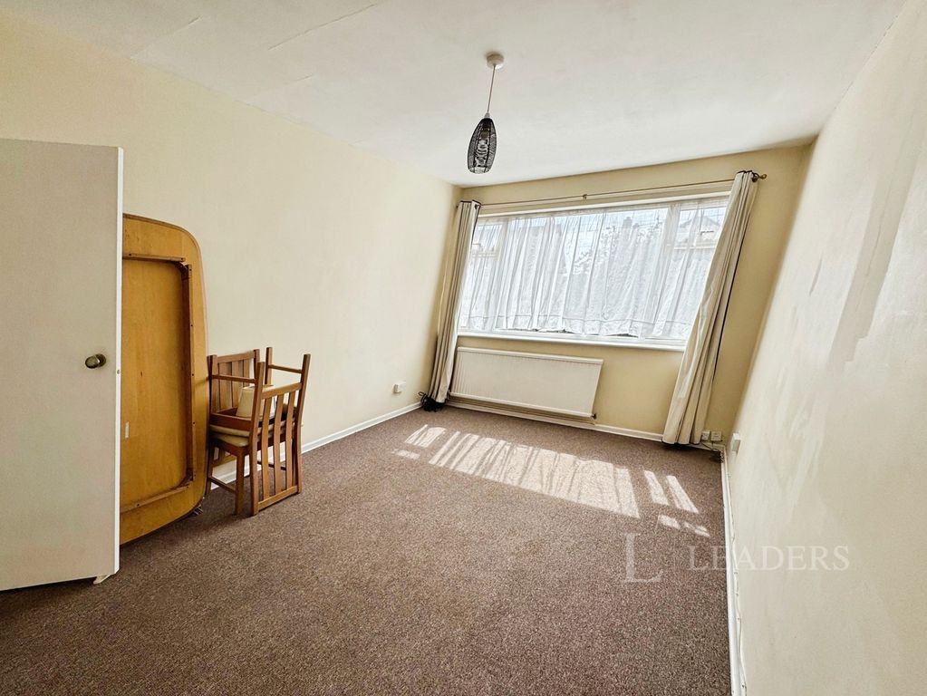 Property photo 3 of 12 Lounge