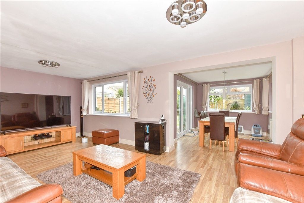 Property photo 3 of 9 Lounge