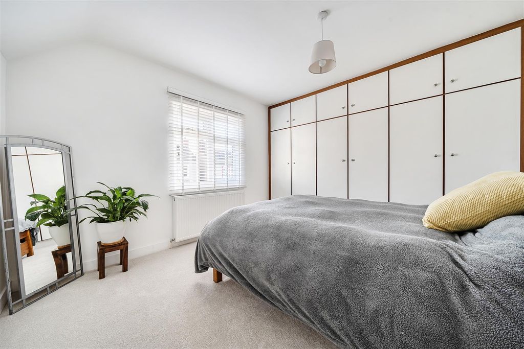 Property photo 1 of 13 1393088-3-693Fee2098703.Jpg