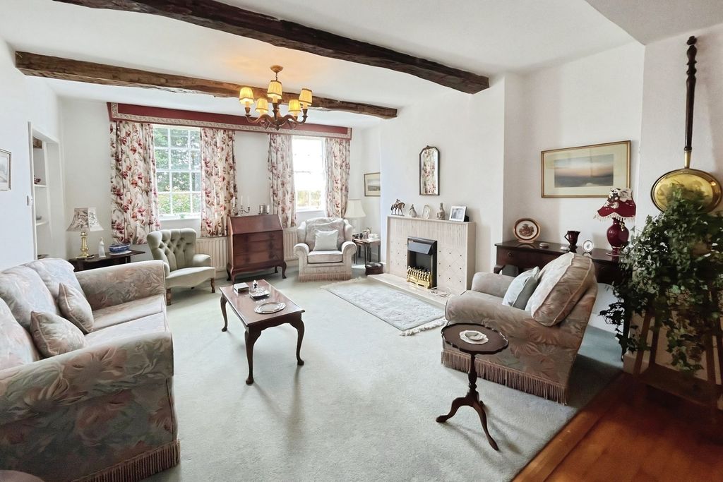 Property photo 3 of 18 Sitting Room