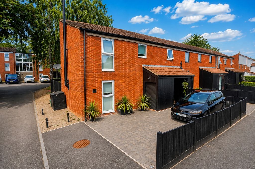 Property photo 1 of 9