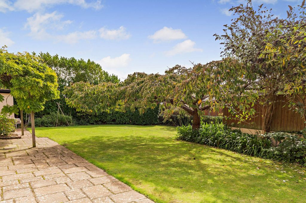 Property photo 3 of 13 Garden