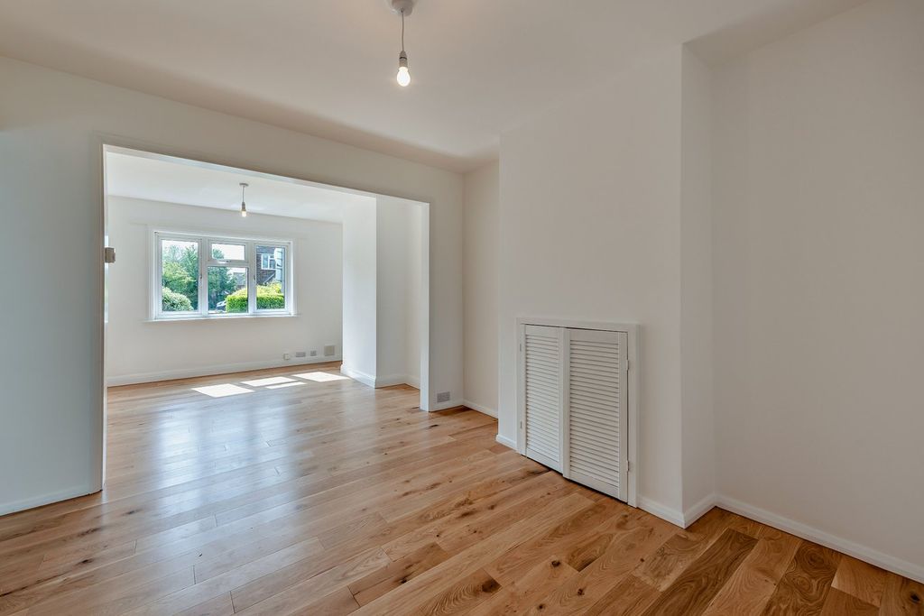 Property photo 3 of 23