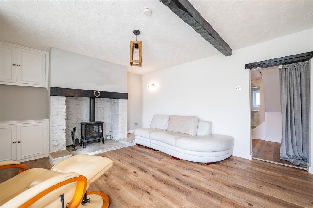 Property photo 2 of 17 Lounge