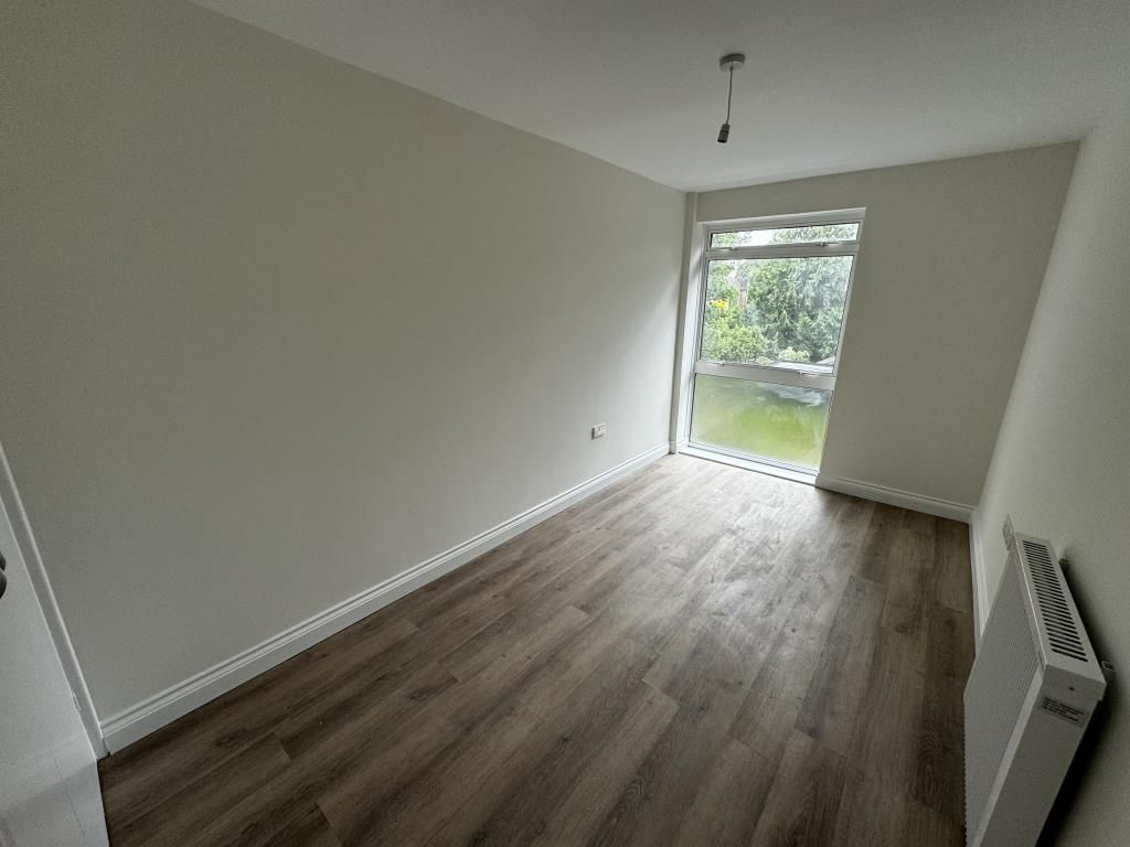 Property photo 2 of 9 Bedroom