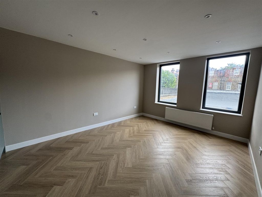 Property photo 2 of 6 Gallery