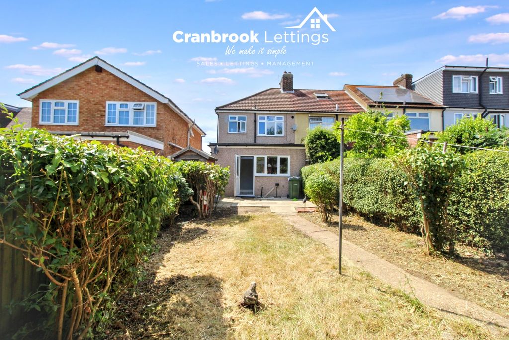 Property photo 1 of 25 3 Bed End Of Terrace To Rent Bellevue Road, Romford Rm5