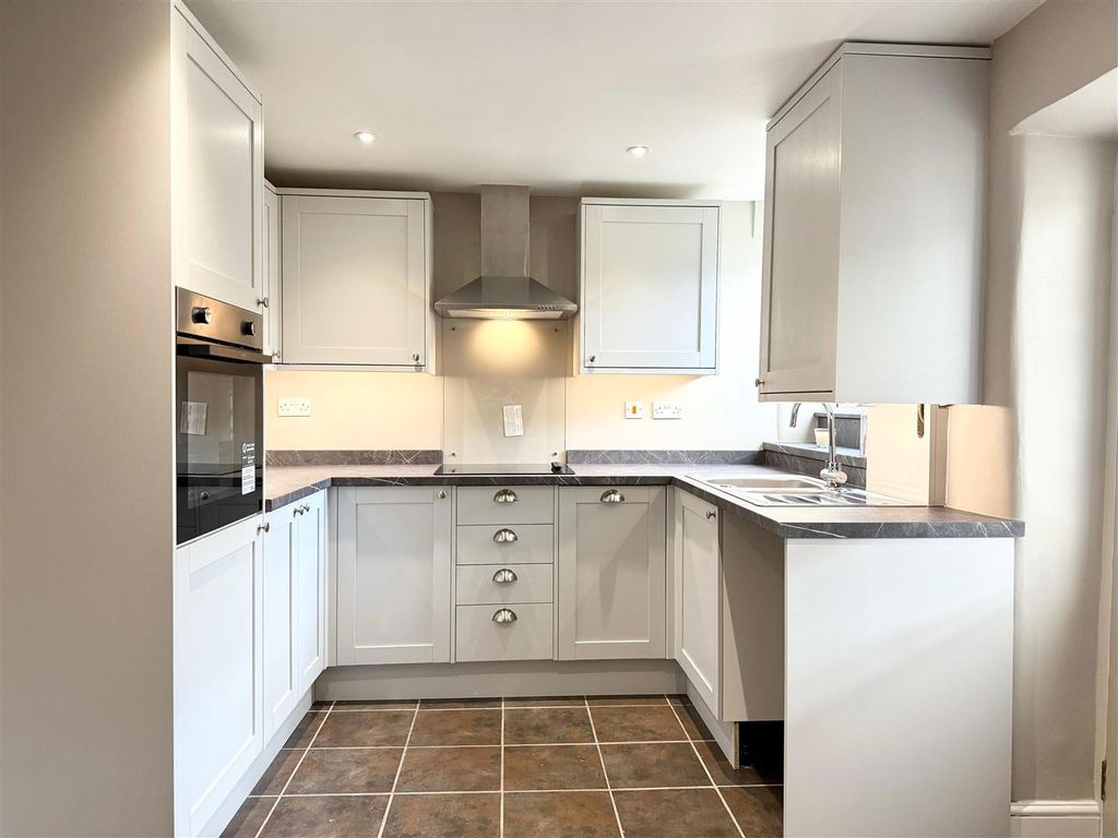 Property photo 3 of 17 Kitchen