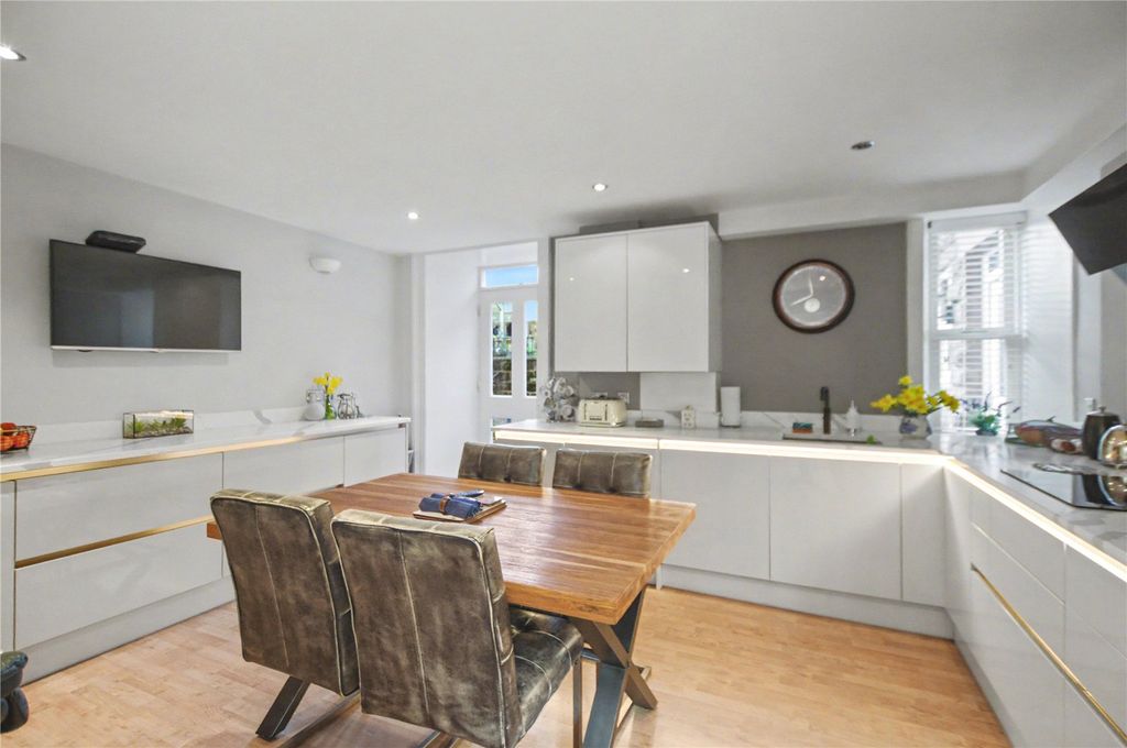 Property photo 2 of 18 Picture No. 07