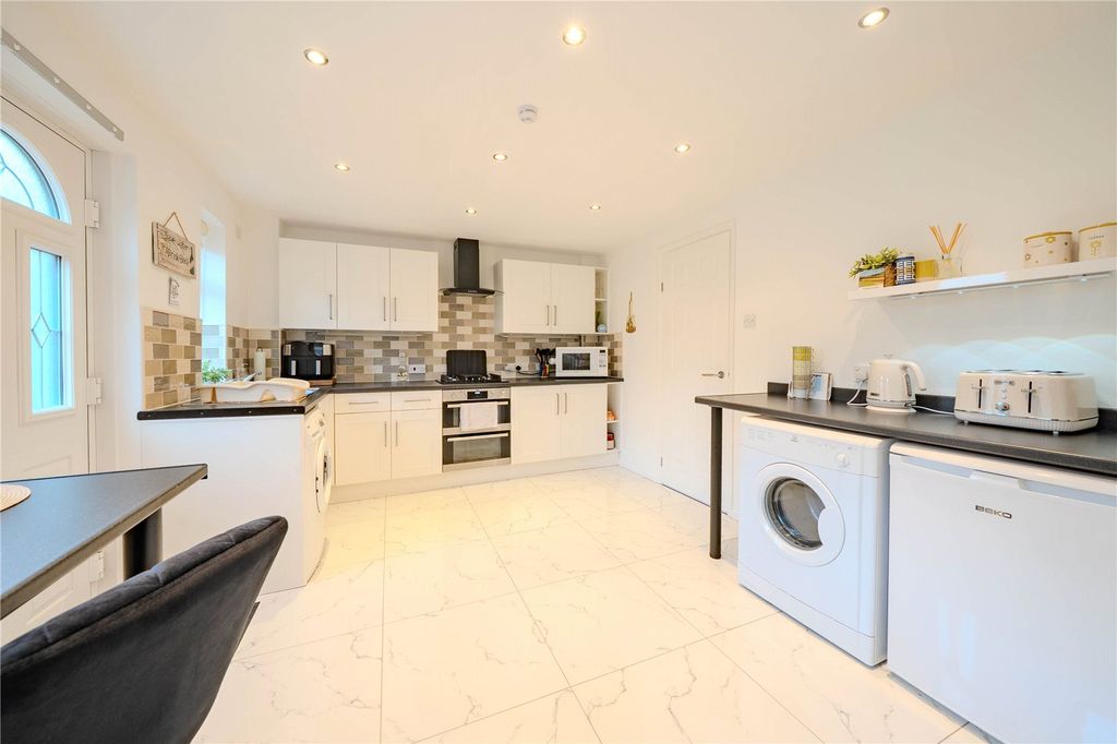 Property photo 2 of 13 Picture No. 14