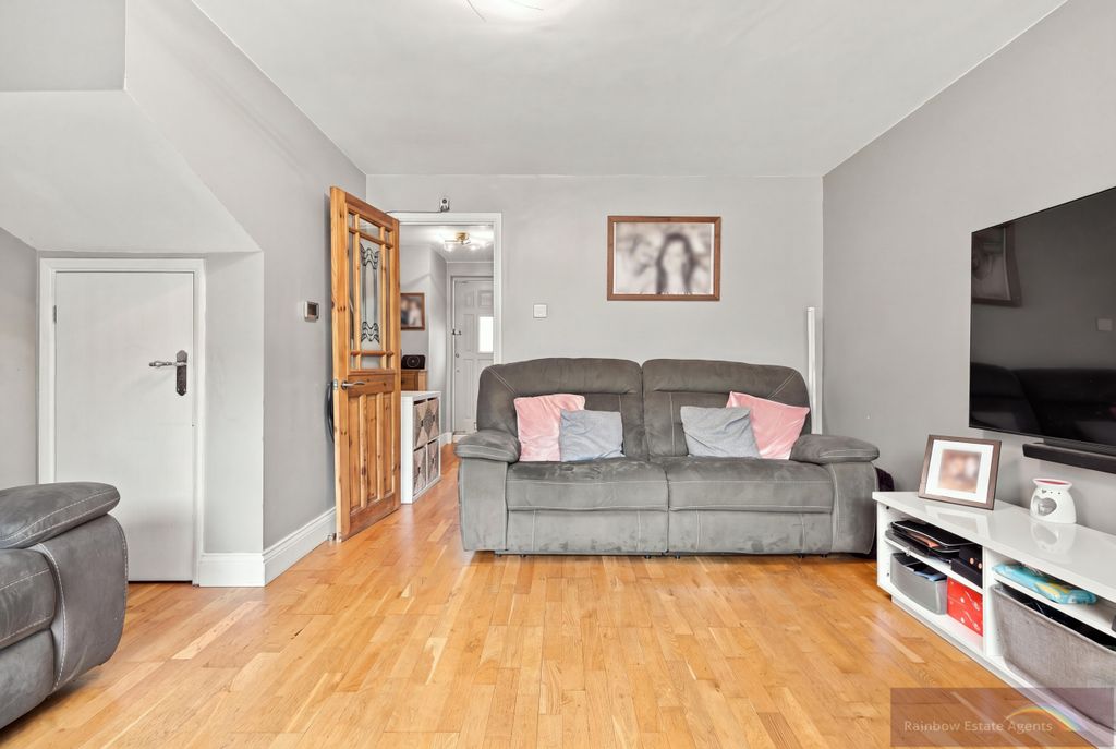 Property photo 2 of 24